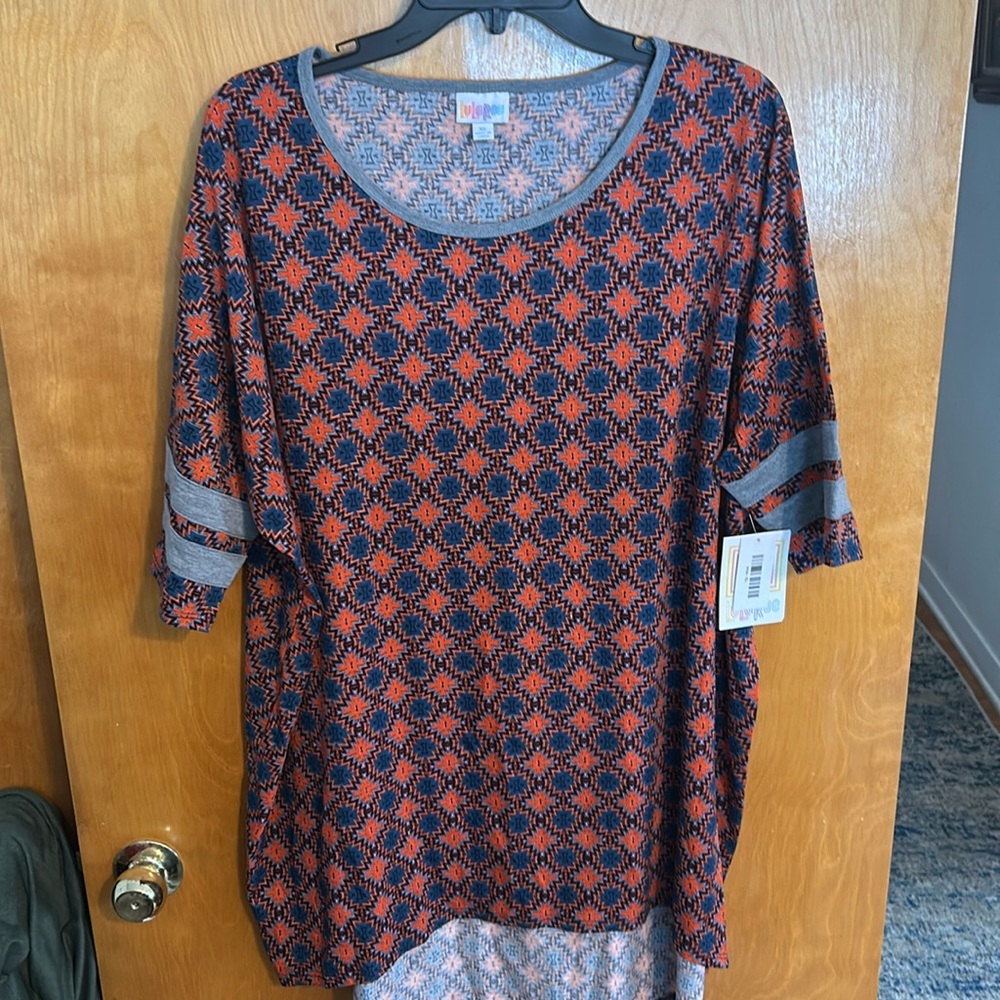 LuLaRoe 
Irma XL
NWT
COLORS include blue gray black and a reddish orange